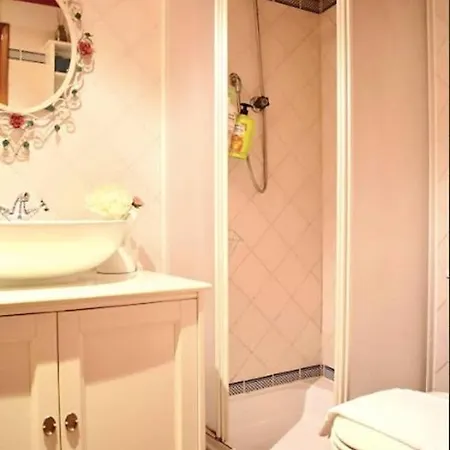 Alfama's Hidden Gem W Self Check-in& 247 Support Apartment Lisbon